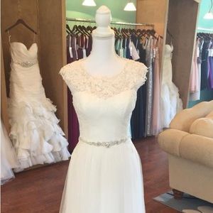 Maggie soterro size 8 wedding dress